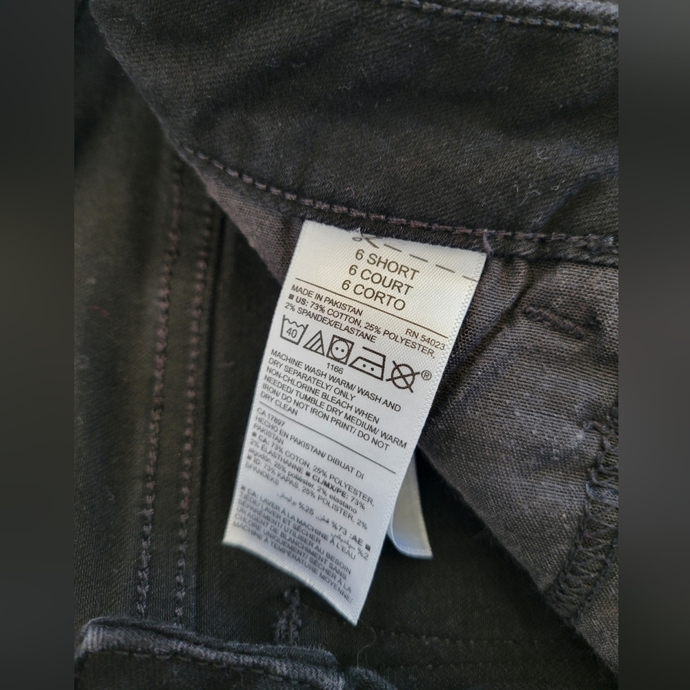 Old Navy Rockstar Mid-Rise Skinny Jeans In Black Size 6 Short - Picture 3 of 8